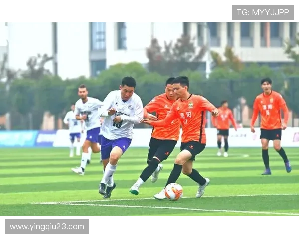 追逐梦想的绿茵传奇足球明星的奋斗与荣耀之路