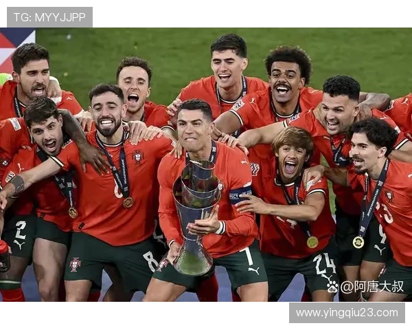 退役足球明星齐聚一堂重温绿茵岁月展现传奇风采与激情对决