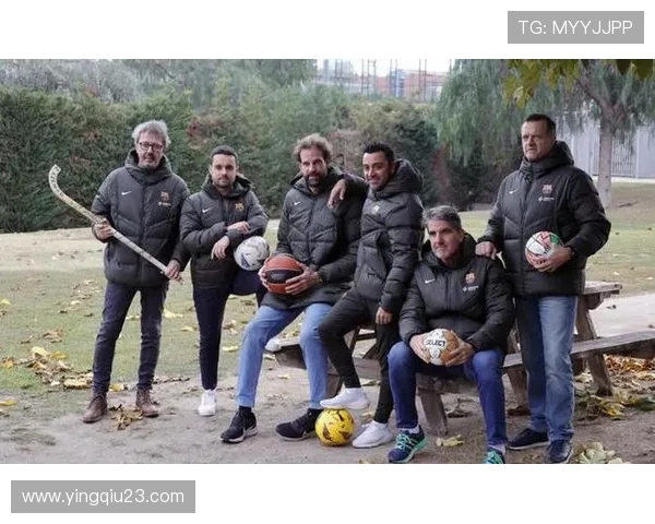 足球明星齐聚一堂精彩瞬间尽在此图展现他们的风采与友谊