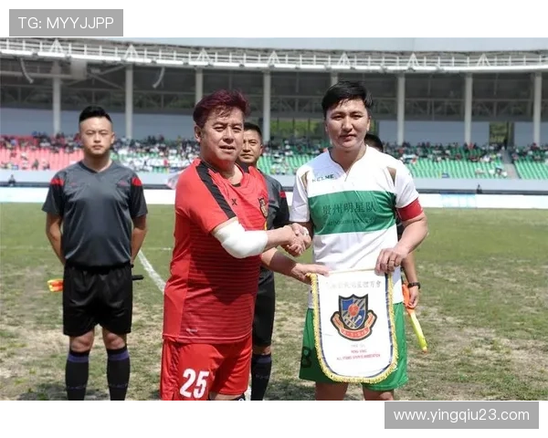 哪个足球明星在身上纹了中文字符引发球迷热议和关注